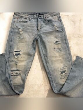 American Eagle Outfitters Light Blue Distressed Slim Straight Jeans